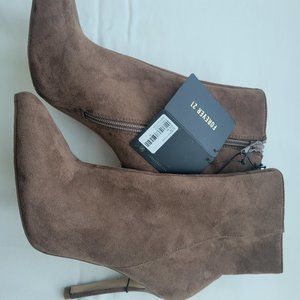 Heeled boots